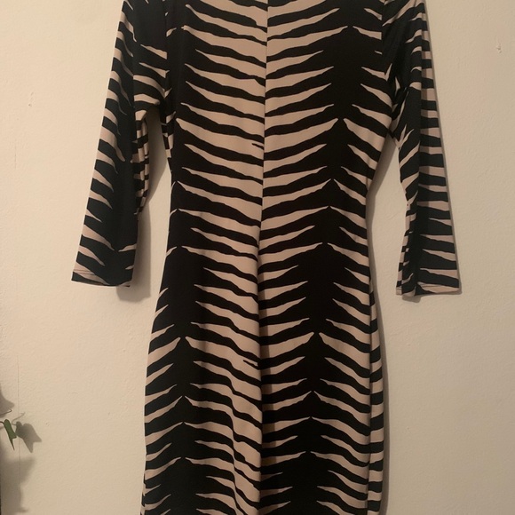 Body on dress - Picture 4 of 4